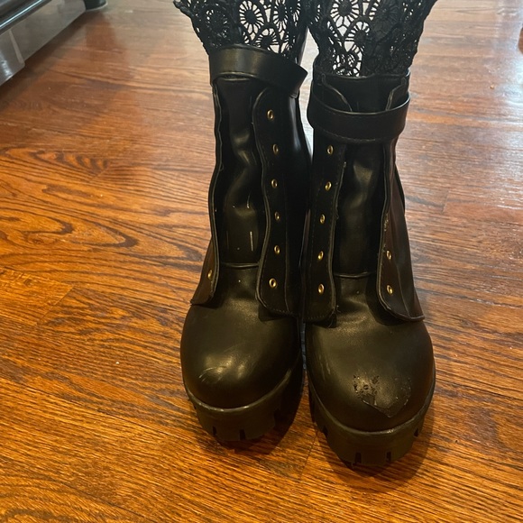 Black leather with lace trim Combat Boot wit Excellent Tread!! - Picture 2 of 3